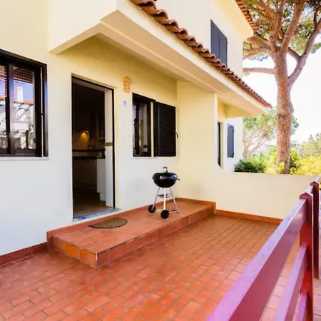 House Nyaraló